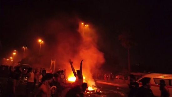 محتجون بالعراق يطالبون بوقف الاعتقالات وعدم ملاحقة المتظاهرين