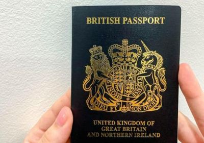بريطانيا تصدر جوازات سفر جديدة باللون الأسود