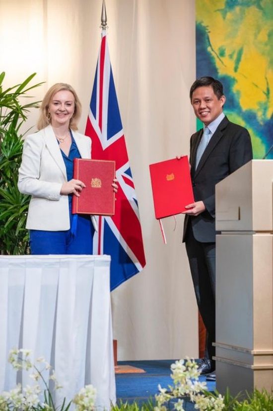 ‏"ليز تروس" تُعلن إبرام بريطانيا صفقة تجارية بقيمة 17.6 مليار جنيه استرليني مع سنغافورة