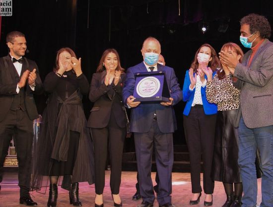 هكذا هنأت روجينا زوجها أشرف زكي على تكريمه بمعهد الفنون المسرحية