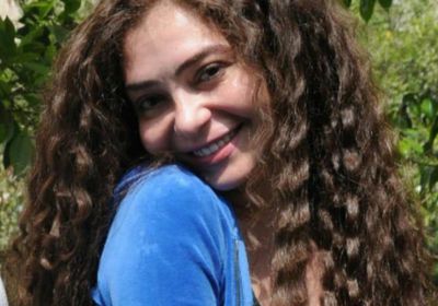 ميرنا المهندس تتصدر حديث رواد السوشيال ميديا بعد ظهور شبيهتها بمهرجان القاهرة (صور)