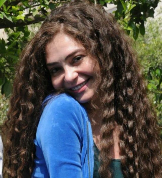 ميرنا المهندس تتصدر حديث رواد السوشيال ميديا بعد ظهور شبيهتها بمهرجان القاهرة (صور)