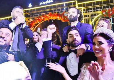 بالفيديو.. تامر حسني يشعل فرح رنا سماحة وسامر أبو طالب