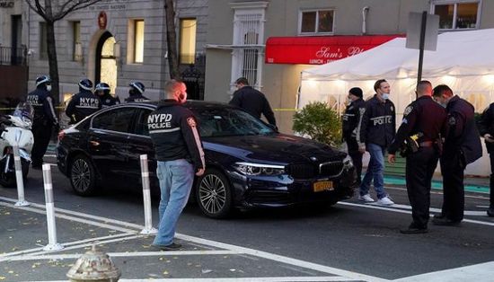 سيارة تقتحم مظاهرة احتجاجية لـ السود في نيويورك
