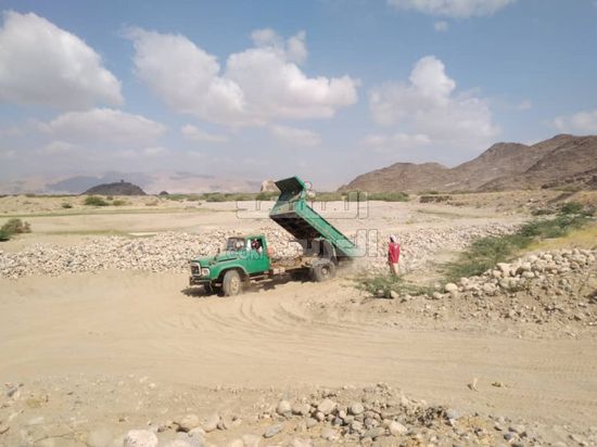 إهمال السلطة المحلية يخنق الزراعة في خنفر (صور)