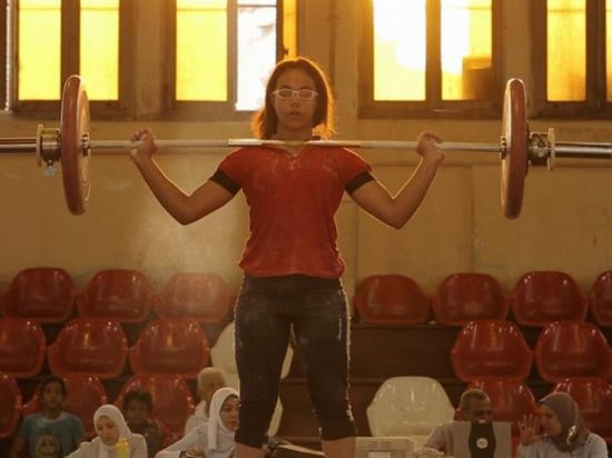 فريق عمل فيلم "عاش يا كابتن" يرد على اتهامات سرقته