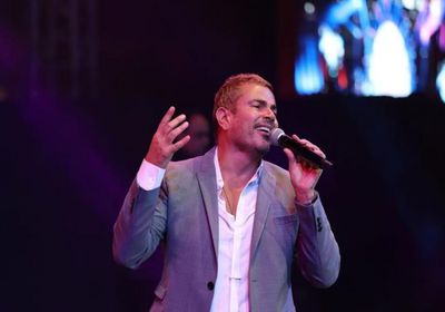 قبل طرحها.. عمرو دياب يغني "محسود" (فيديو)