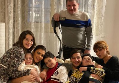 بعد سنوت من الانفصال.. أصالة تلتقي بوالد أبنائها أيمن الذهبي