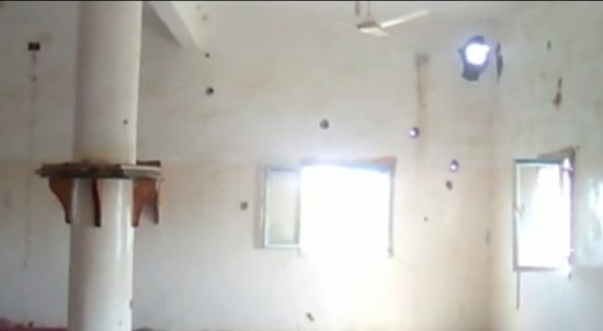 استهداف حوثي لمنازل ومساجد قرية في حيس