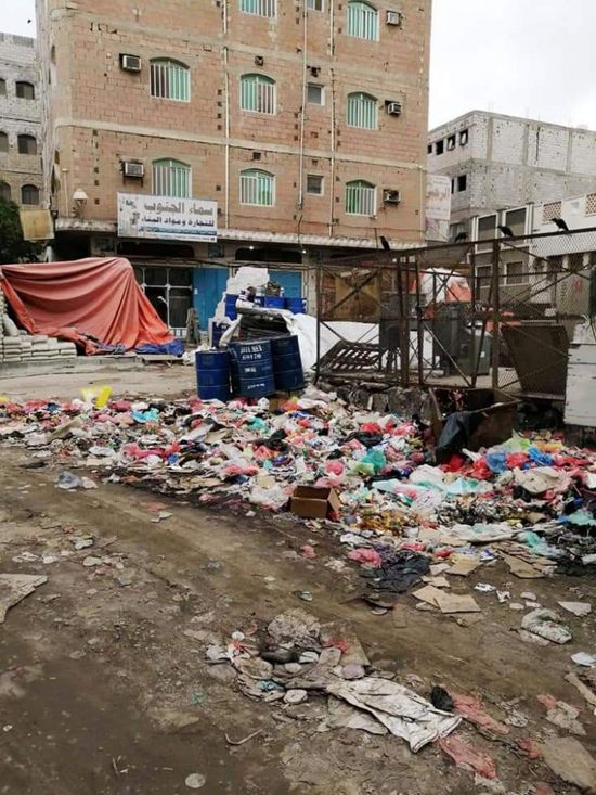 تخوفات من انتشار الأمراض بالشيخ عثمان بسبب القمامة