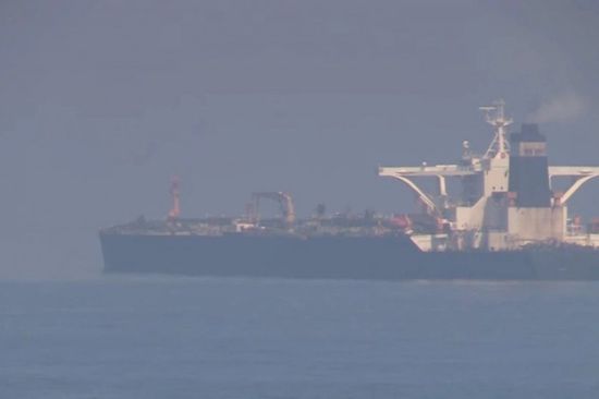 "هافنيا" تعلن تعرض ناقلتها النفطية لضربة بالبحر الأحمر