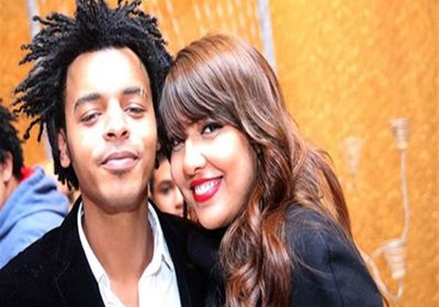 أوكا يكشف عن تعرض زوجته مي كساب لأزمة صحية