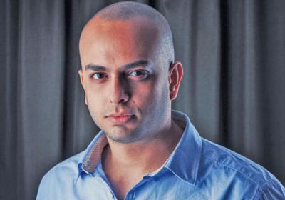 أحمد مراد يكشف عن انتهاءه من كتابة فيلم "رجل المستحيل" للراحل نبيل فارق