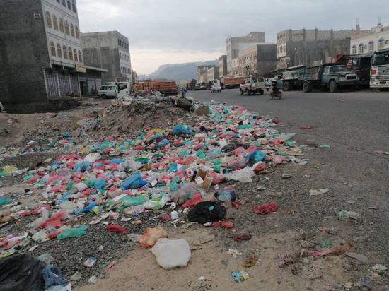 تصاعد الاستياء الشعبي من تكدس القمامة بردفان