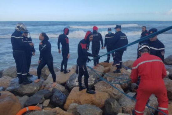 الجزائر.. غرق مركب وانتشال جثة صياد وآخرون مفقودون