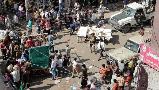 بالصور.. حملة صارمة لرفع البسطات المخالفة في الشيخ عثمان