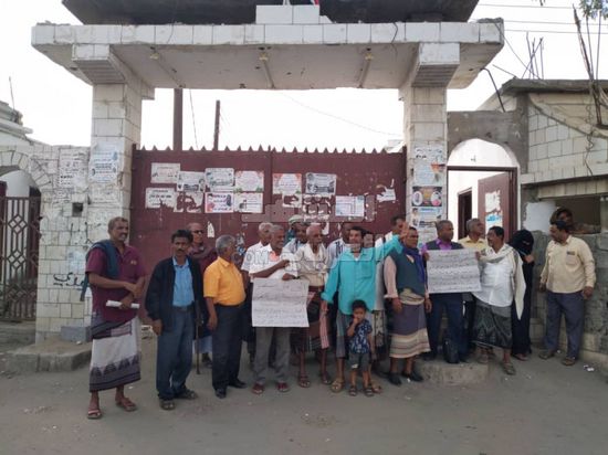 موظفو "تربية أبين" يعلنون إضرابًا عامًا