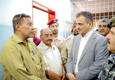 زار "الجوازات" و"الأحوال المدنية".. لملس يوجه بإعداد سجل مدني إلكتروني