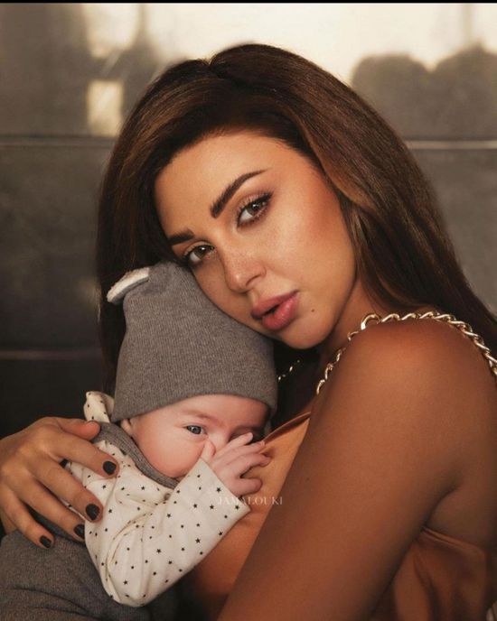 أول جلسة تصوير لـ ميريام فارس تجمعها بابنيها جايدن وديف