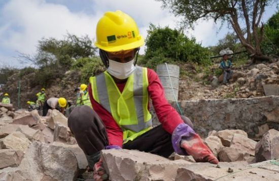 "الإنمائي" يعلن استفادة 2400 من برامج النقد مقابل العمل