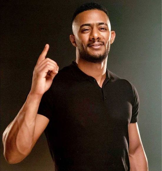 بعد التحقيق معه.. محمد رمضان يلعب كرة القدم داخل نقابة الممثلين (فيديو)