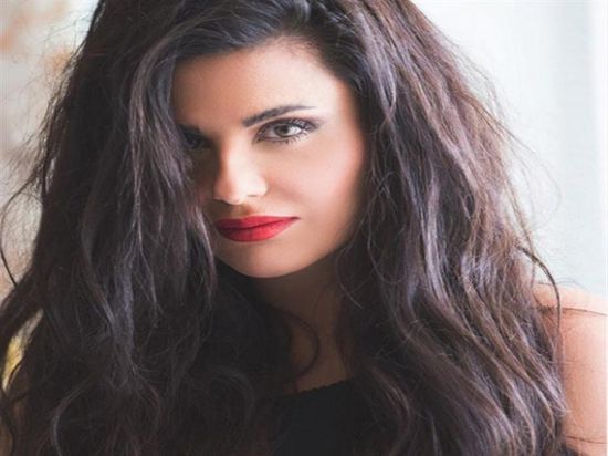 بعد شقيقتها ميس.. دانا حمدان تعلن إصابتها بفيروس كورونا