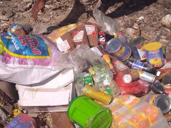 "تجارة الملاح" يُتلف مواد استهلاكية فاسدة