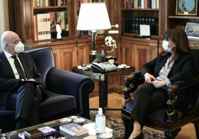  وزير خارجية اليونان يطلع رئيسة بلاده على "السلوك التركي المنحرف"