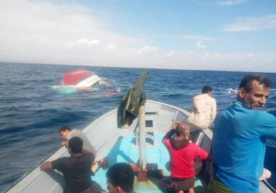 بالصور.. إنقاذ 9 مواطنين من الغرق في ساحل حضرموت