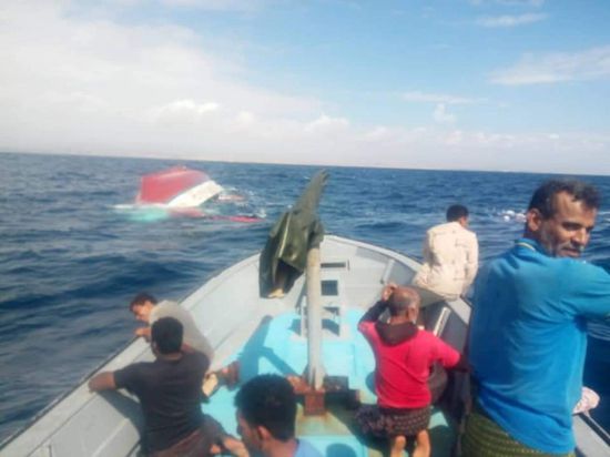 بالصور.. إنقاذ 9 مواطنين من الغرق في ساحل حضرموت