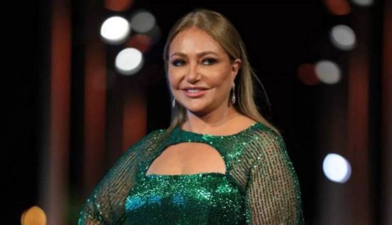 ليلى علوي تهنئ نيللي كريم بعيد ميلادها