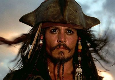 بعد خسارته أمام آمبر هيرد.. ديزني تستبعد جوني ديب من سلسلة Pirates of The Caribbean