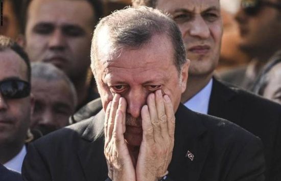 معارض تركي لـ"أردوغان": أقاربك يتقاضون 5 رواتب والمواطنون ينتحرون