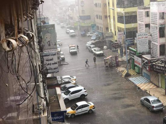 سقوط أمطار في العاصمة عدن