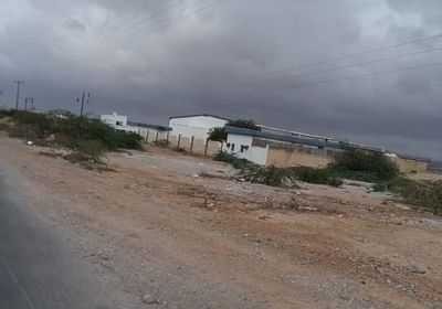 سحب كثيفة تؤثر على أجواء الشحر