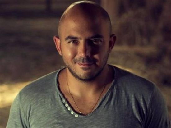 من دبي.. محمود العسيلي يغني "في حتة تانية" (فيديو)