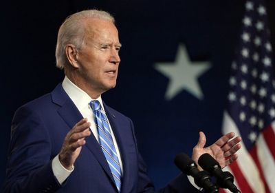 رسميًا.. بايدن يُرشح داب هالاند لمنصب وزير الداخلية الأمريكي