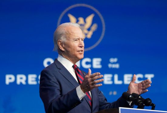 بايدن يقدم فريقه البيئي ويكشف عن خطته