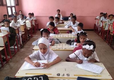 طلاب مدارس أبين يؤدون امتحانات الفصل الأول