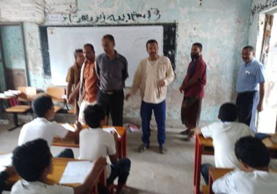 "انتقالي ردفان" يطمئن على انتظام الامتحانات بمدارس المديرية