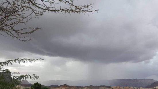صور.. أمطار متوسطة على حبان بشبوة