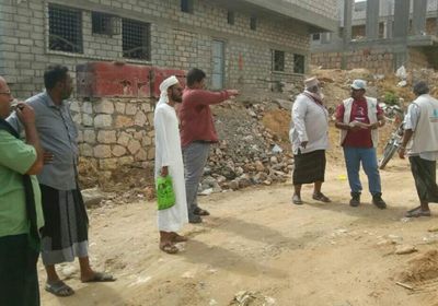 تصفية مسارات أحد مشروعات تصريف المياه بالمكلا