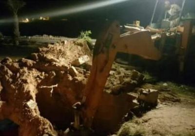 انفجار بخط مياه يُضعف عمليات الضخ بالمكلا