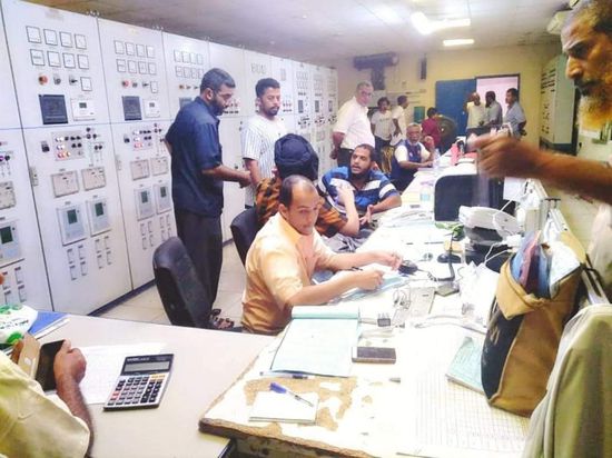 بعد انقطاعه.. عودة تيار الكهرباء إلى العاصمة عدن