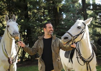 وائل جسار يروج لأغنيته الجديدة "ولا في الأحلام"