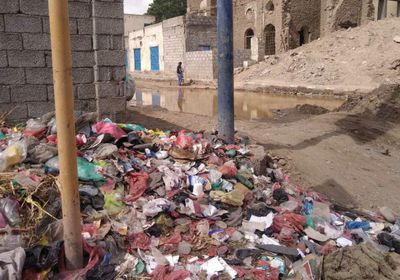 بعد القمامة والصرف الصحي.. الأمطار تعمق معاناة أهالي حوطة لحج