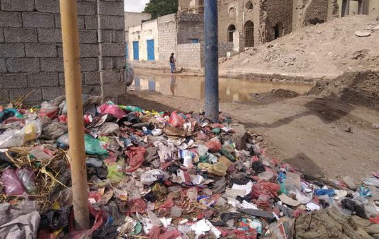 بعد القمامة والصرف الصحي.. الأمطار تعمق معاناة أهالي حوطة لحج