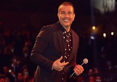 عمرو دياب يعلق على فيديو لفتاة تخوض تحدي "محسود"