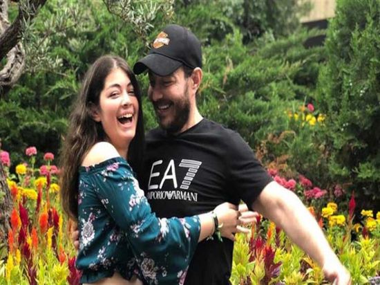 أحمد زاهر يكشف حقيقة غضبه من أحد المعجبين بسبب ابنته "ليلى"