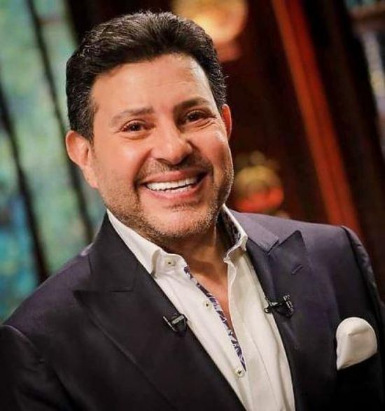 هاني شاكر يكشف تطورات الحالة الصحية لـ محمد منير (فيديو)